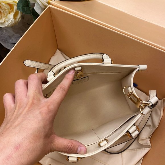 Louis Vuitton ONTHEGO MM Bag - Picture 5 of 9